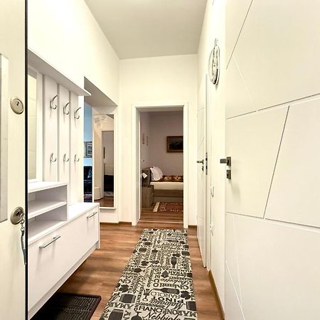 A Lovely 2 Bedroom Apartment In The Heart Of Софія Екстер'єр фото