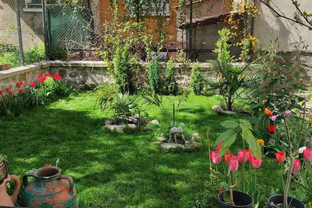 A Lovely 2 Bedroom Apartment In The Heart Of Софія Екстер'єр фото