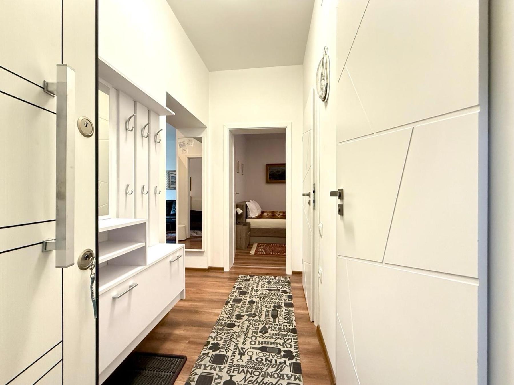 A Lovely 2 Bedroom Apartment In The Heart Of Софія Екстер'єр фото